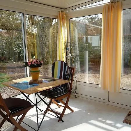 Maison En Pierre Dans Les Marais *